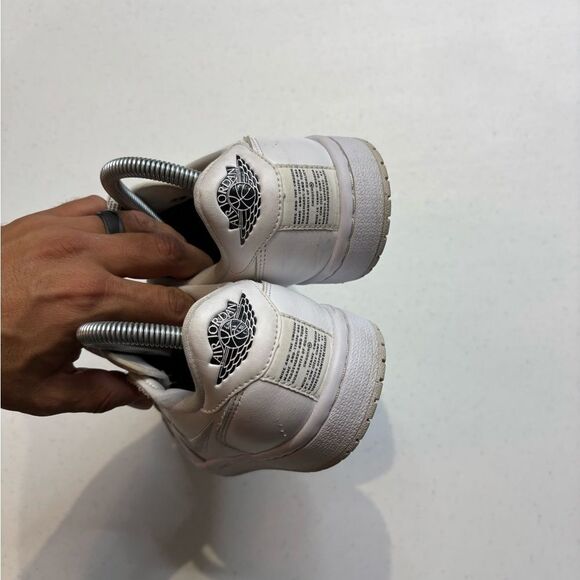 Women’s White Nike Jordan Retro 1 Low Slip On Sneakers Shoes Size 8 Y2K Gym Run - Picture 5 of 7
